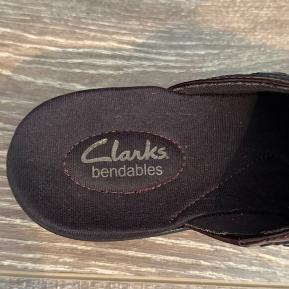Clarks Bendables Leather Slip-On Clog - Size 6 - Picture 15 of 16